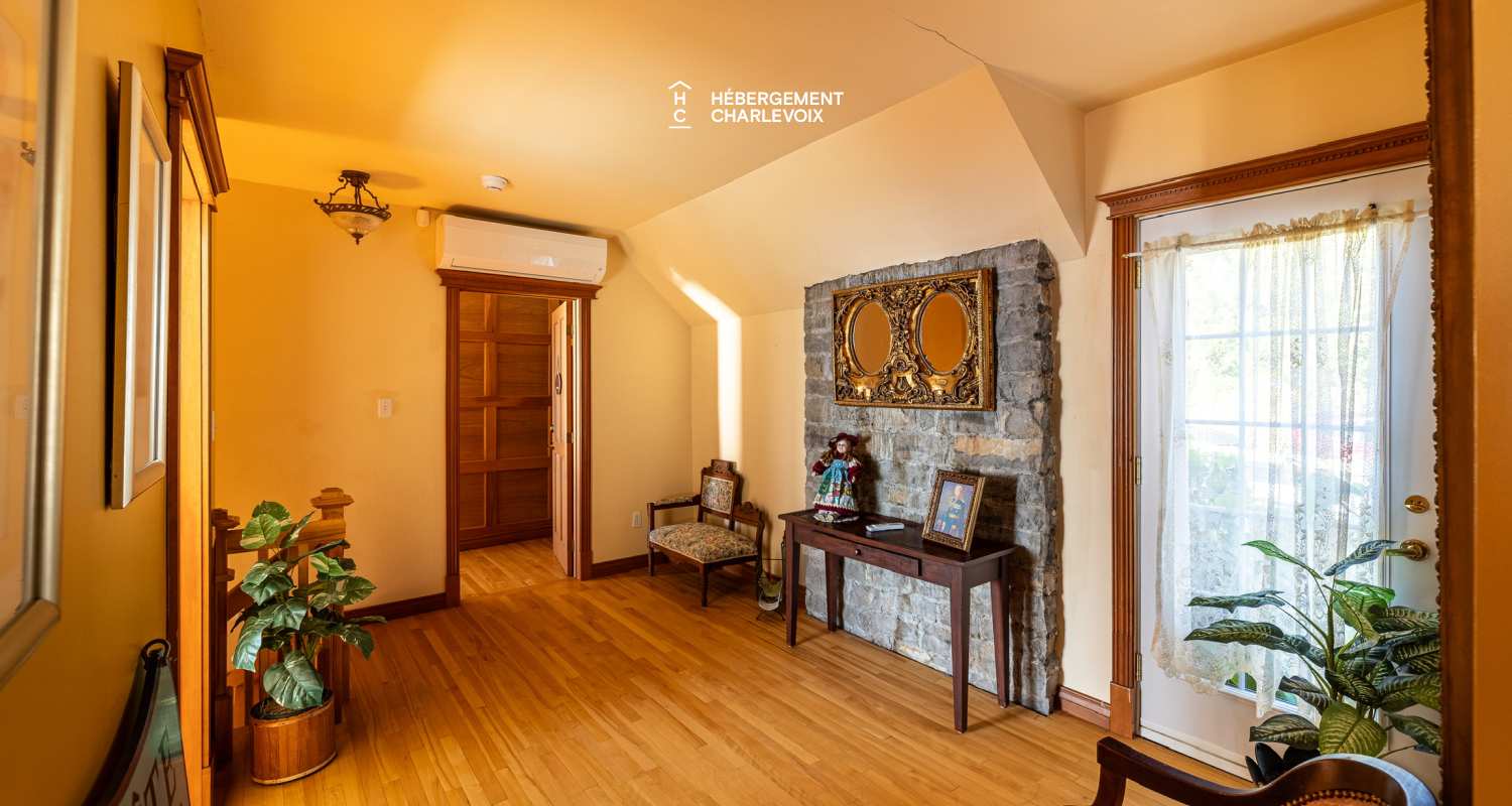JAU-230 - Historic riverfront home with private hot tub